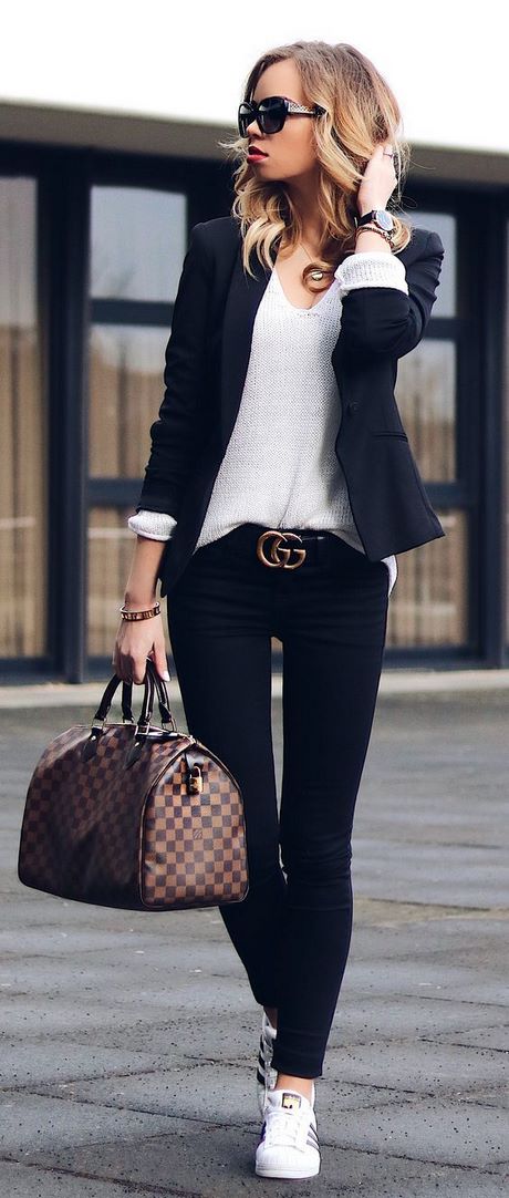 Chic women's outfit